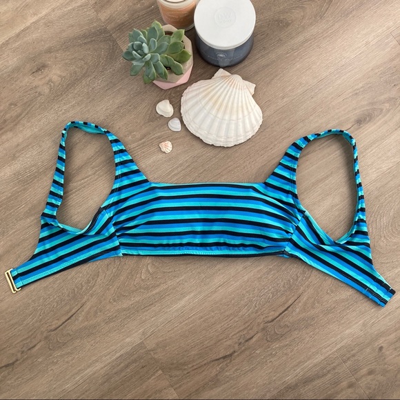 time & true | BNWT | size xs | blue stripe bathing suit top w removable pads - Picture 3 of 9